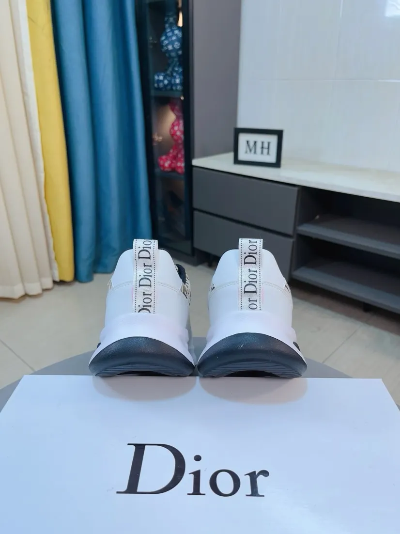 Men's men's shoes 💰440🌹🌹【Dior】Best-selling official website world premiere🔝High-end men's shoes brand official website latest series: The upper is made of imported cowhide with specially designed fabrics➕Mesh breathable lining. Make walking more convenient and comfortable! Compared with the official quality, Midea’s 1:1 replica. Create a fashionable personality to set off your uniqueness! A must-have for trendy men! Classic style. Men's sizes: 38-44.